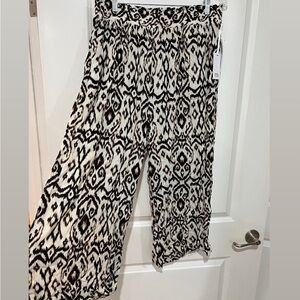 🤍NWT Rose and Olive Wide Leg Pants